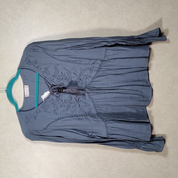 Altar'd State Tops - 09190 Altar'd State magnet gray laced front L/S blouse M NEW